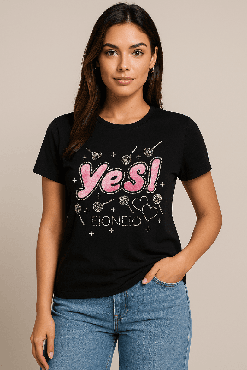 KOSZULKA DAMSKA - T-SHIRT CZARNY Z NAPISEM YES! - CYRKONIE, CEKINY