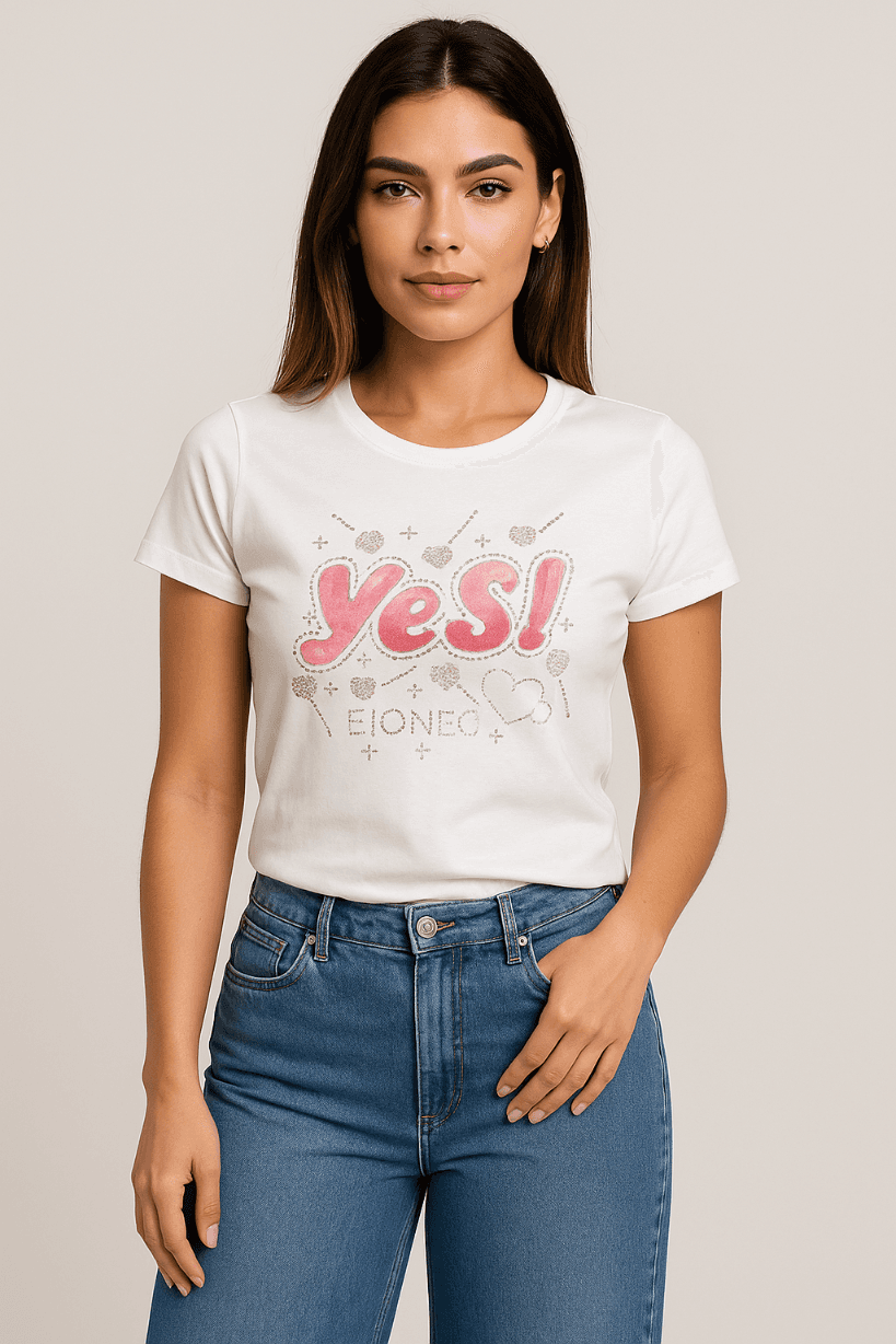 KOSZULKA DAMSKA - T-SHIRT BIAŁY Z NAPISEM YES! - CYRKONIE, CEKINY