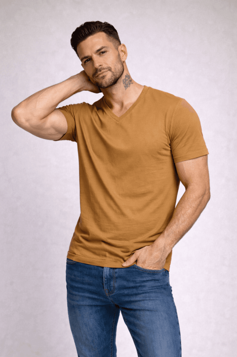 T-SHIRT MĘSKI - KOSZULKA BRĄZOWA KOŁNIERZ V-NECK W SZPIC SEREK ELASTAN
