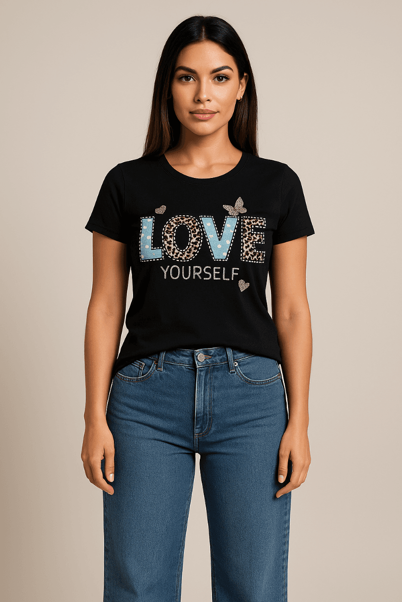 KOSZULKA DAMSKA - T-SHIRT CZARNY Z NAPISEM LOVE - CYRKONIE I CEKINY