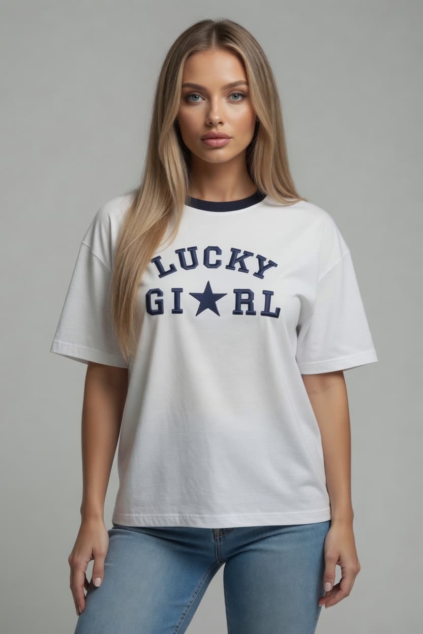 KOSZULKA DAMSKA OVERSIZE - KOLOR BIAŁY - NADRUK HAFTOWANY LUCKY GIRL